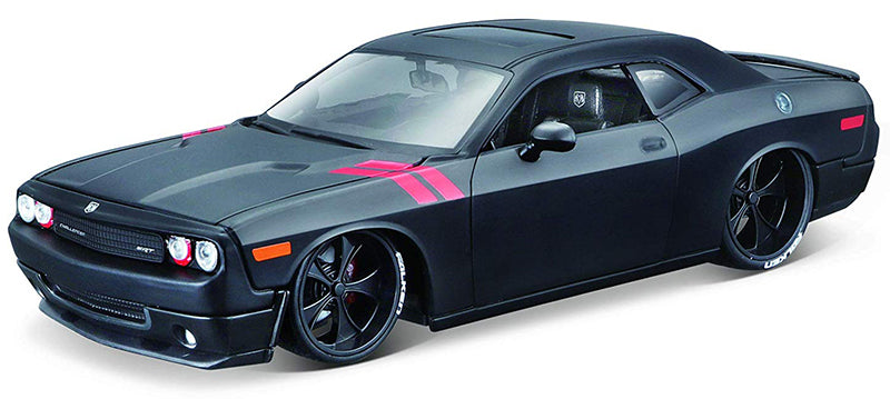 Maisto 32529FBK 1/24 Scale 2008 Dodge Chalenger Srt8