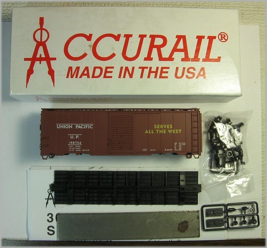 Accurail 35041 Ho 40' Aar Steel Boxcar Up