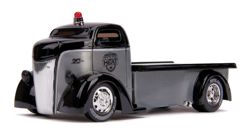 Jada Toys 31072 1/24 Scale HEAT - 1947 Ford COE Flatbed Truck Jada