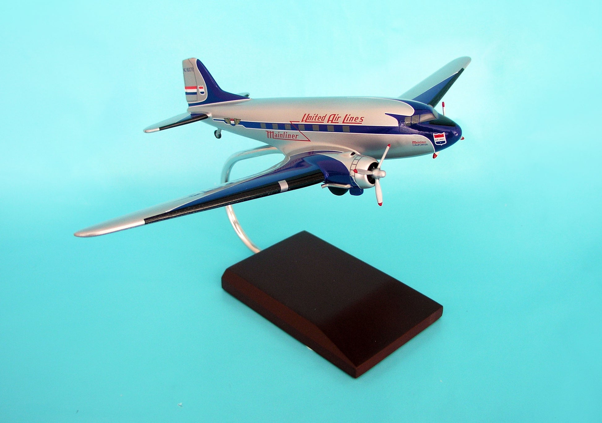 Executive Series G8872 Exec Ser United Dc-3 1/72 (Kdc3Uat)