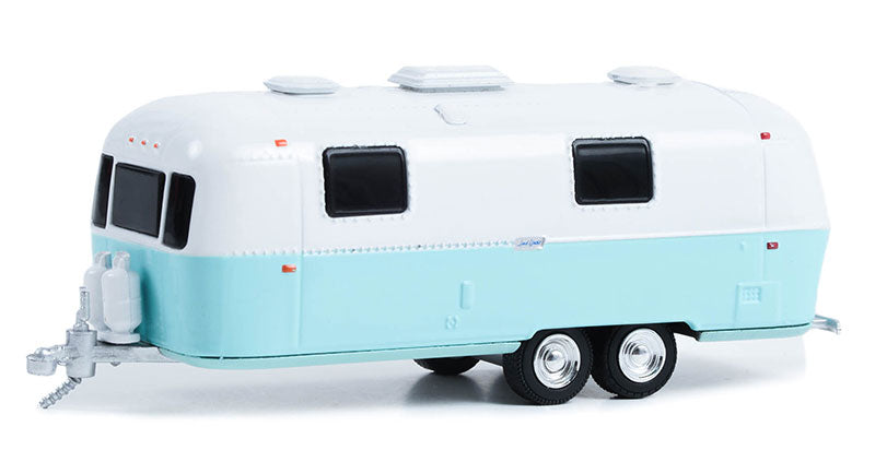 Greenlight 34130-D 1/64 Scale 1971 Airstream Double-Axle Land Yacht Safari