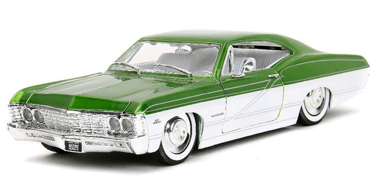 Jada Toys 35025 1/24 Scale 1967 Chevrolet Impala 2-Door