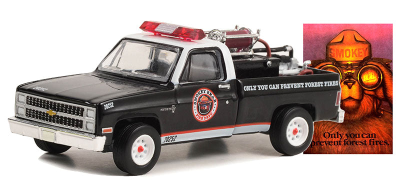 Greenlight 38040-C 1/64 Scale 1982 Chevrolet C20 Custom Deluxe