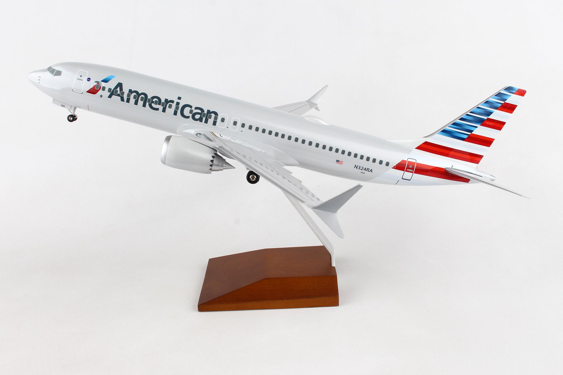 Skymarks Supreme SKR8272 Skymarks American 737Max8 1/100 W/Wood Stand & Gear