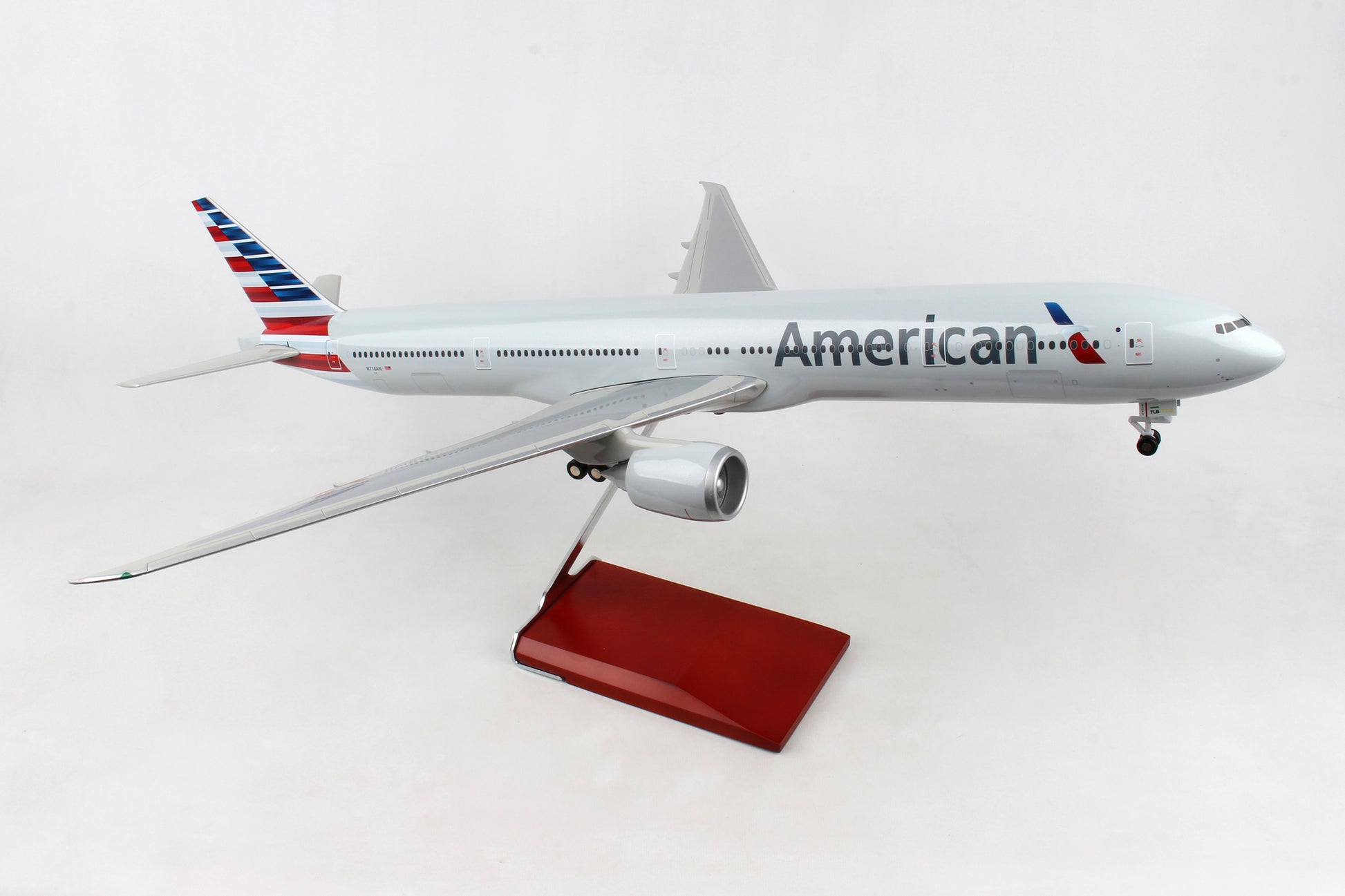 Skymarks Supreme SKR9404 Skymarks American 777-300 1/100 W/Wood Stand & Gear