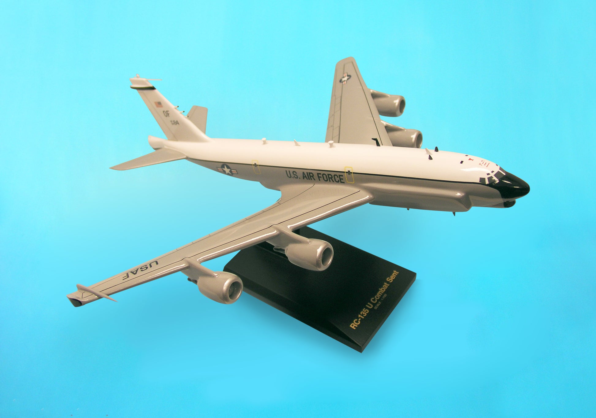 Executive Series B8710 Exec Ser Rc-135U Combat Sent (New Engines/Large) 1/100 (Ck13