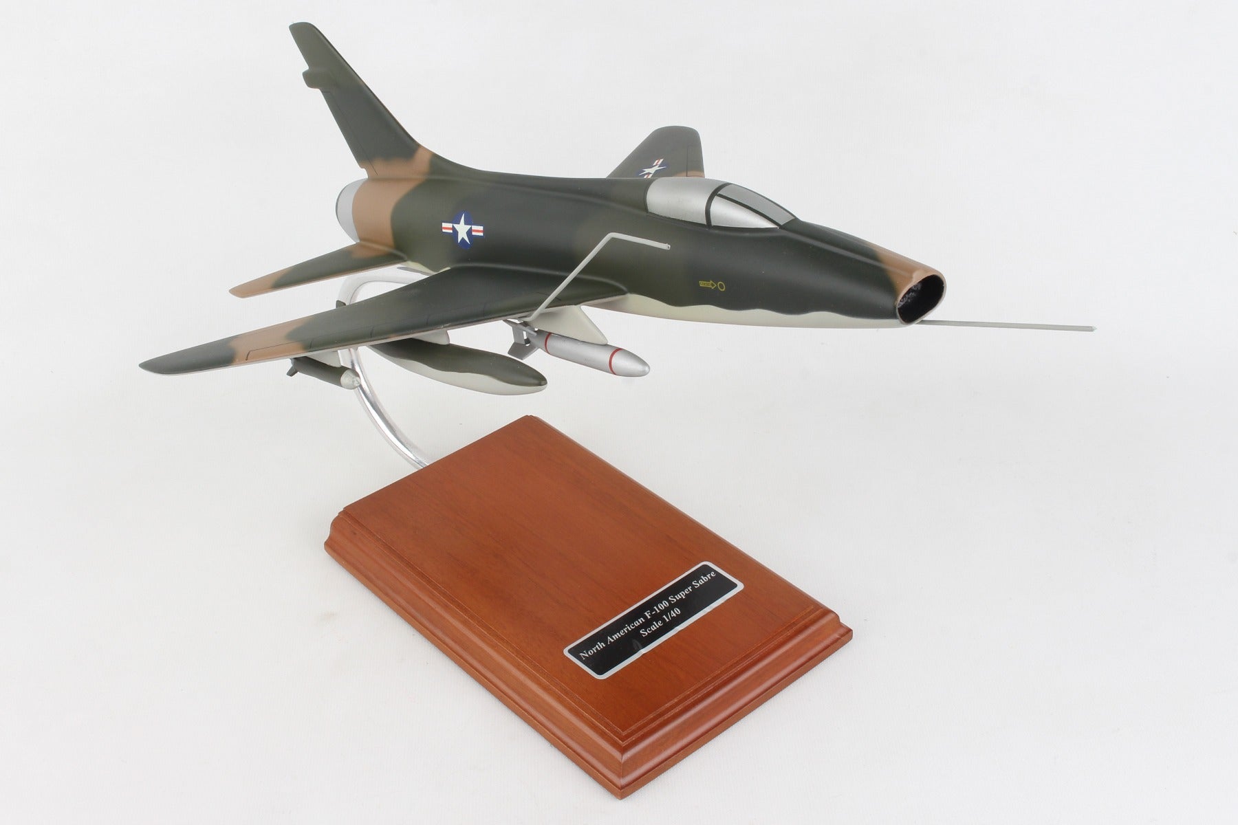 Executive Series B36040 Exec Ser F-100 Super Sabre Vietnam 1/40 (Cf100Ts)
