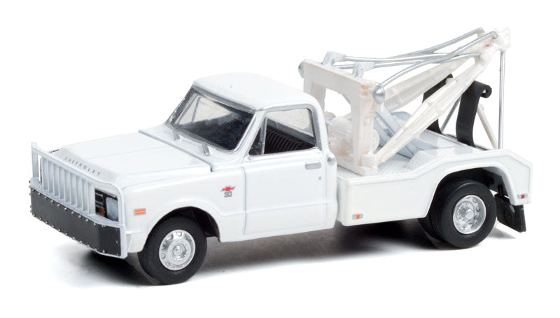 Greenlight 46070-A 1/64 Scale 1968 Chevrolet C-30 Dually Wrecker