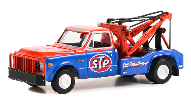Greenlight 46110-B 1/64 Scale STP Oil Treatment - 1971 Chevrolet C-30 Dually