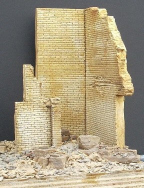 Dioramas Plus 9 1/35 Ruined Brick Corner Building Section (5"x4"x6")