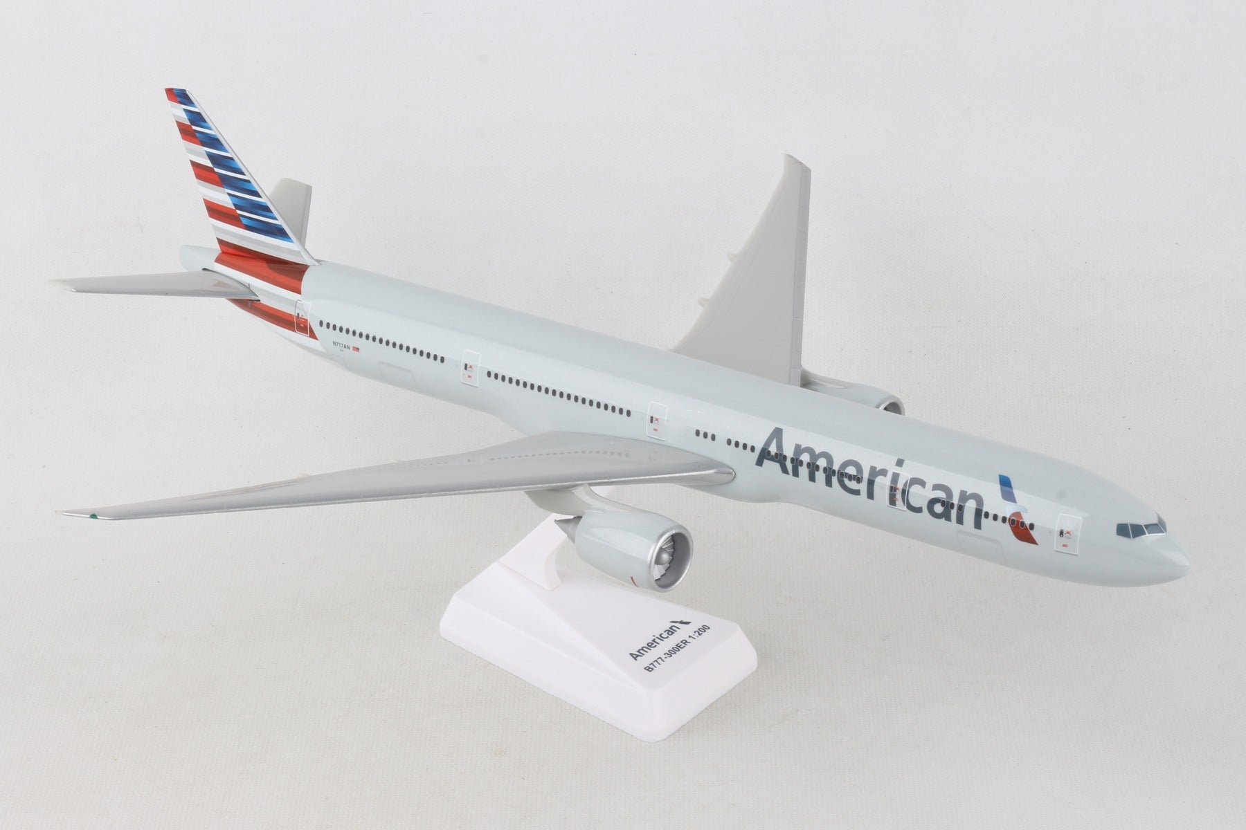 Flight Miniatures LP8229 777-300 American 1/200