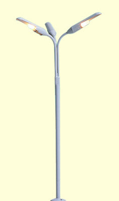 Brawa 5410 HO Scale Street Light -- Curved Mast, Triple Arm, 5" High
