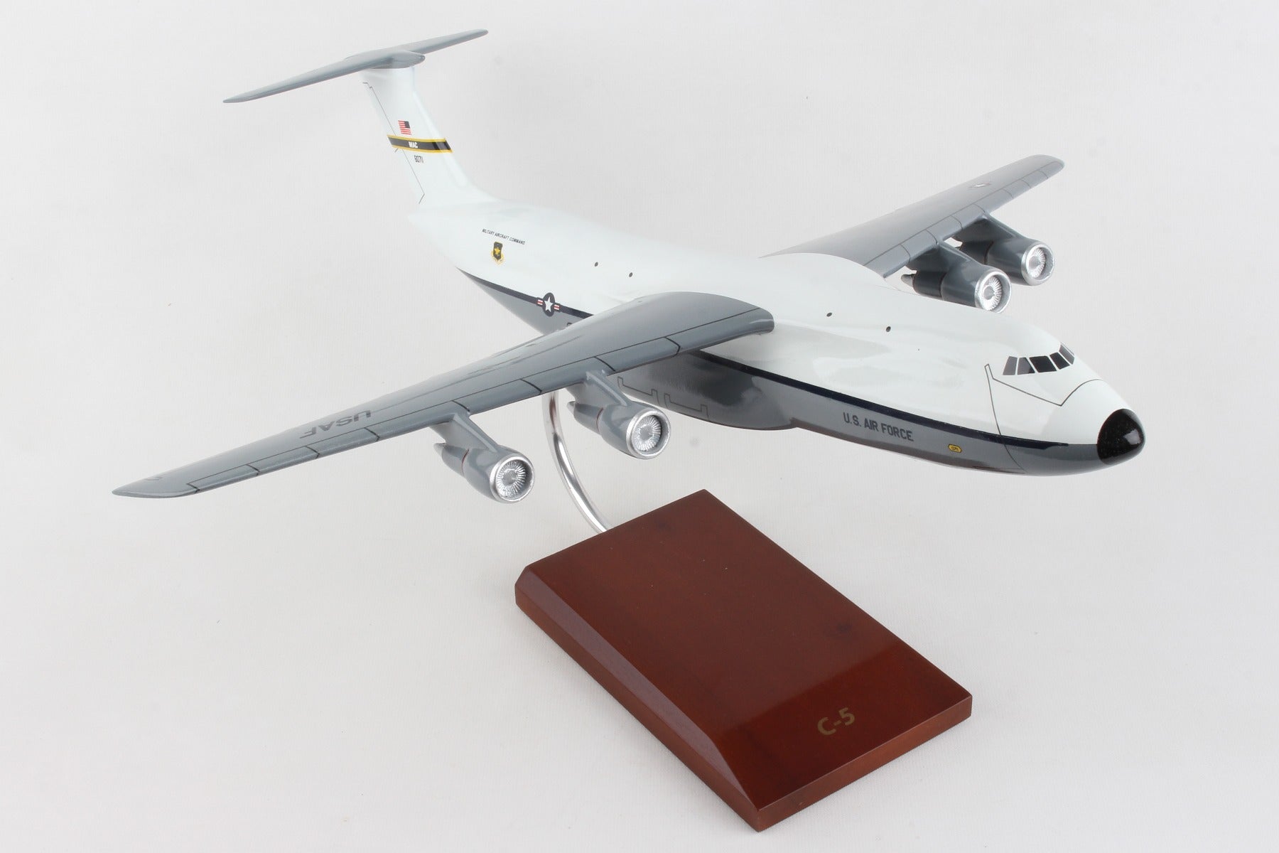 Executive Series B2215C32W Exec Ser C-5A/B Galaxy (White/Grey)1/150 (Cc005T)