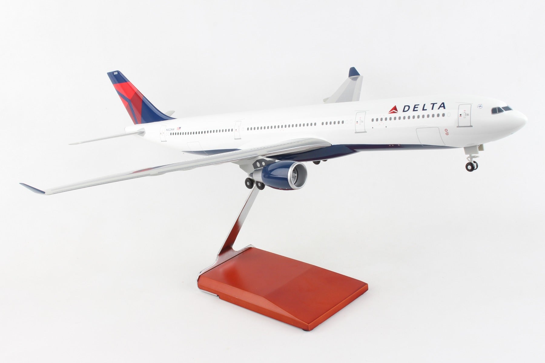 Skymarks Supreme SKR9200 Skymarks Delta A330-300 1/100 W/Wood Stand & Gear