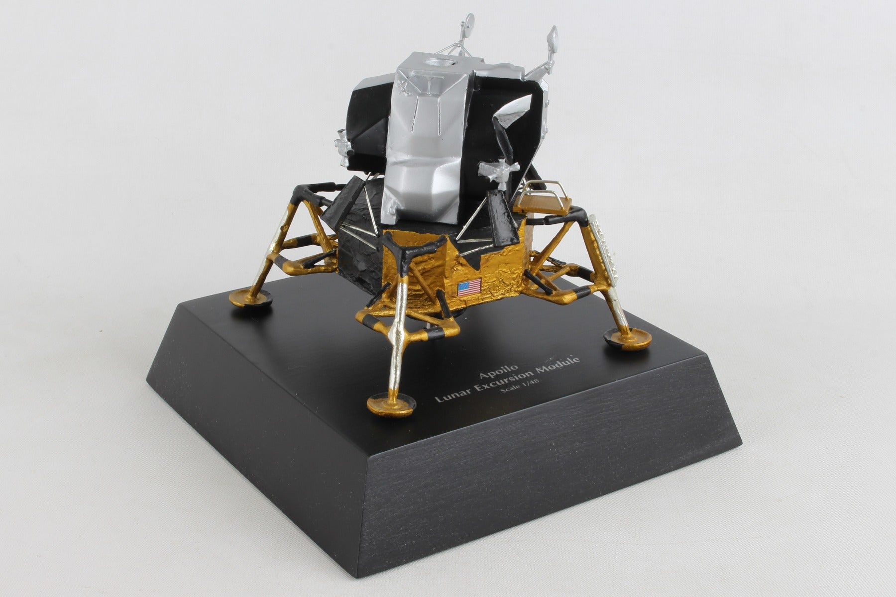 Executive Series E3848 Exec Ser Lunar Excursion Module 1/48 (Kynlemtp)