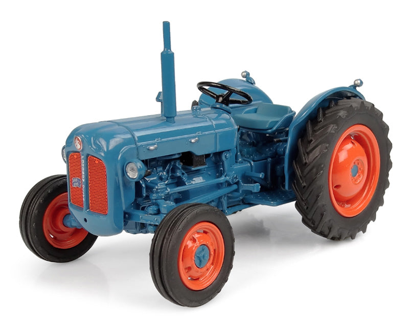 Universal Hobbies 6272 1/32 Scale Fordson Dexta Tractor - 1958