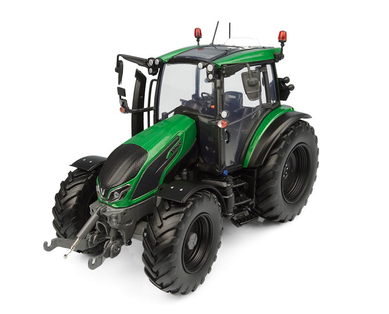 Universal Hobbies 6441 1/32 Scale Valtra G135 Tractor