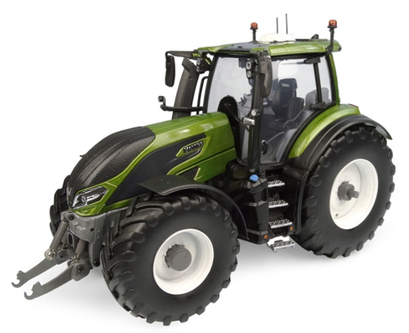 Universal Hobbies 6477 1/32 Scale 2023 Valtra Q305 Unlimited Tractor
