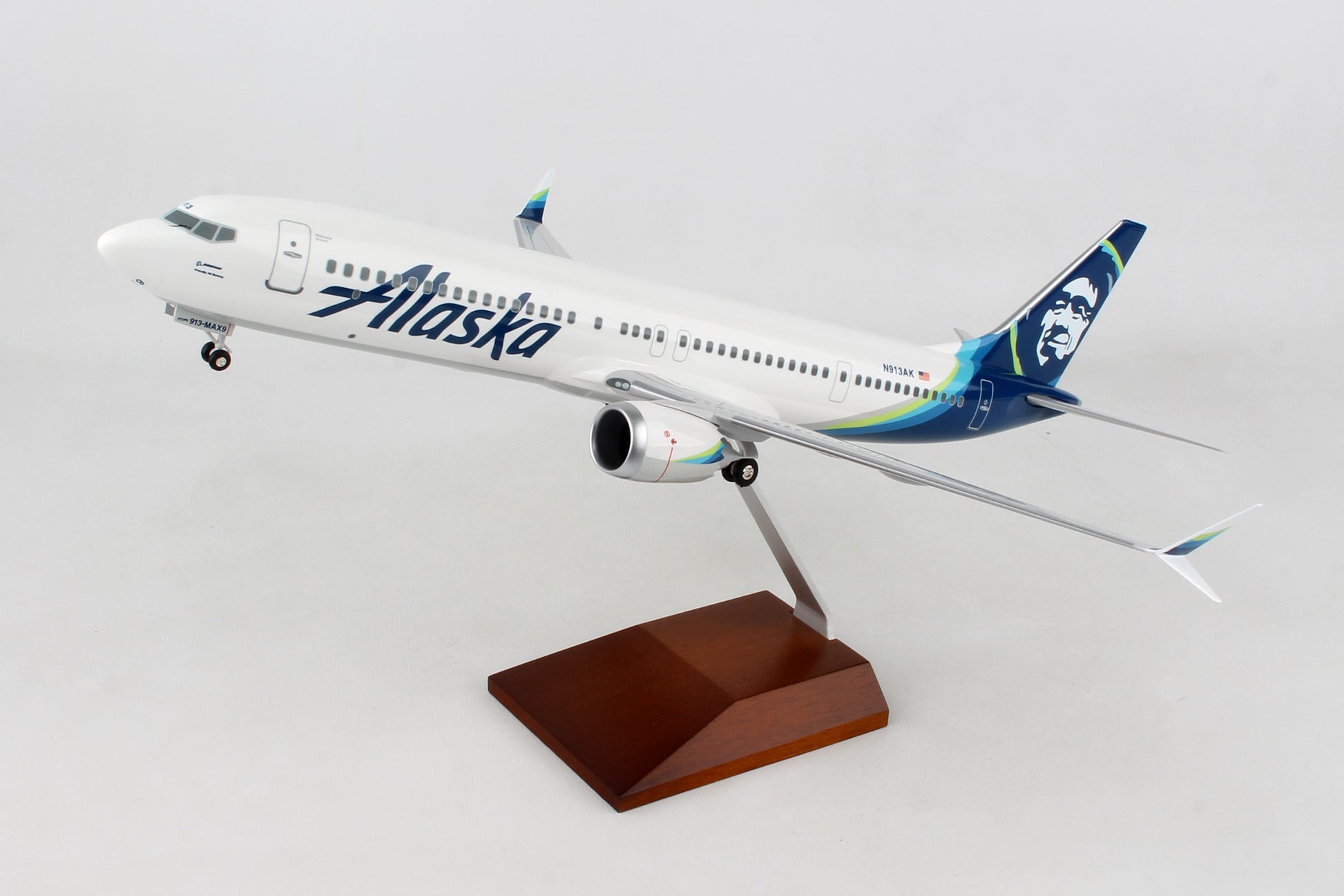 Skymarks Supreme SKR8278 Skymarks Alaska 737Max9 1/100 W/Wood Stand & Gear