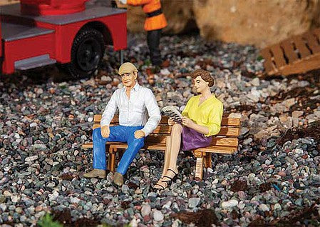 Pola 331501 G Scale Seated Man and Woman -- pkg(2)