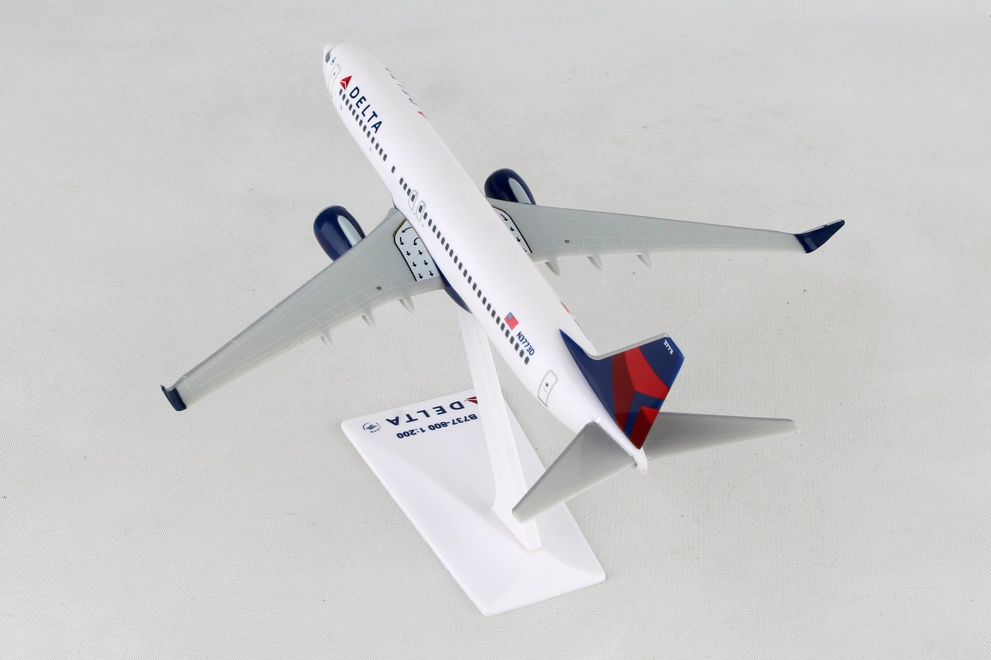 Flight Miniatures LP4121NC 737-800 Delta 1/200 New Livery