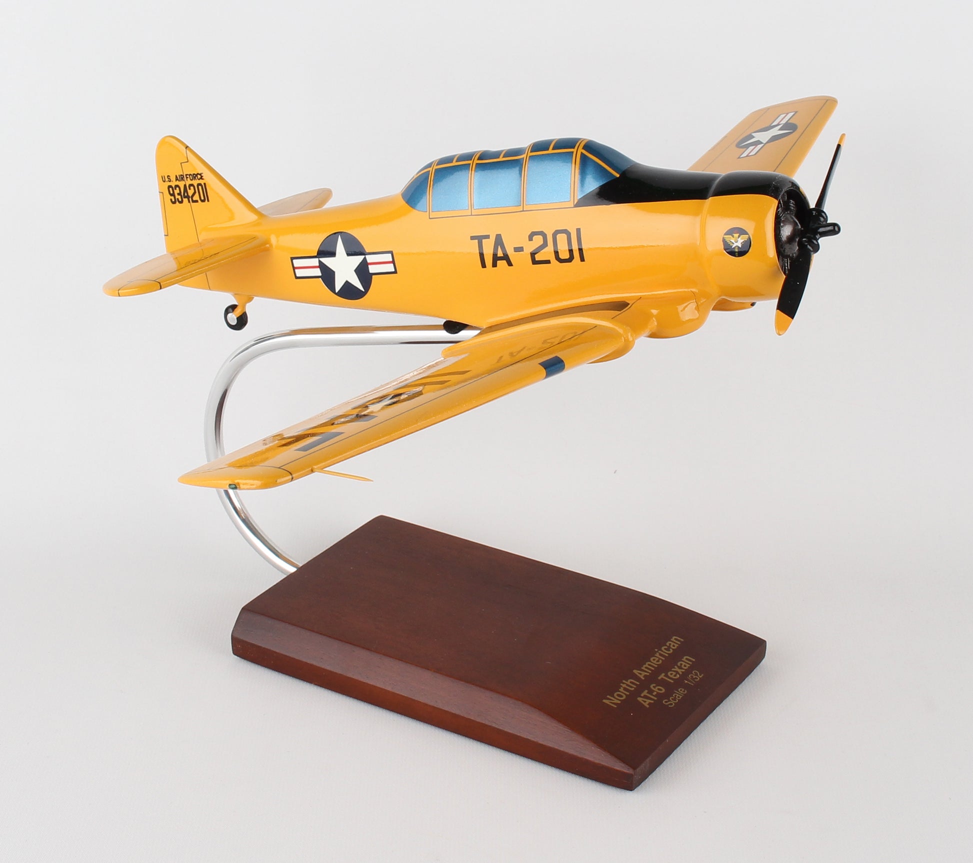 Executive Series A965508W Exec Ser At-6A Texan 1(Yellow) Usaf 1/32 (At06Ay1T)