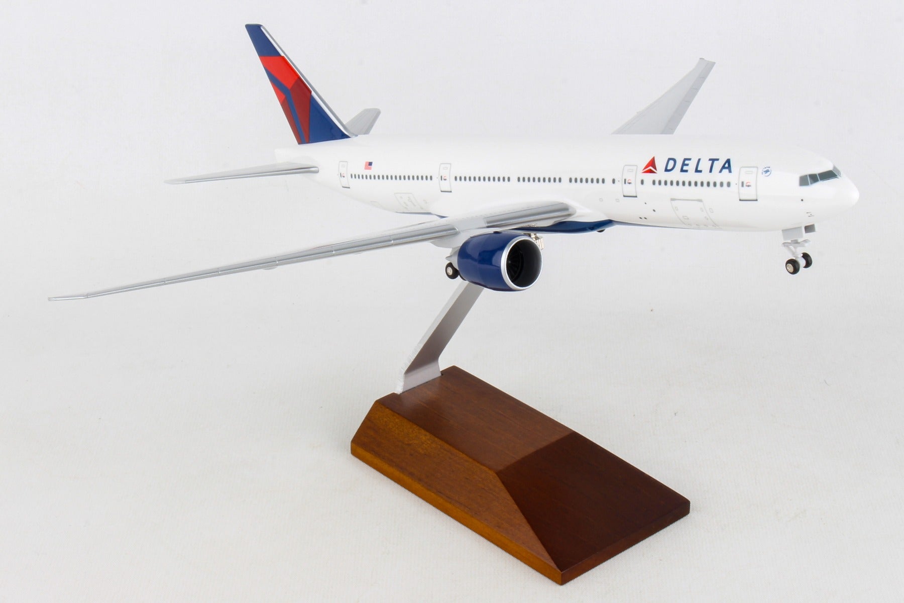 Skymarks SKR5009 Skymarks Delta 777-200Lr 1/200 On Wood Stand W/Gear