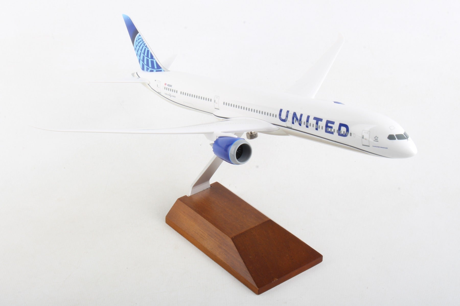 Skymarks SKR5170 Skymarks United 787-10 1/200 W/Wood Stand New Livery 2019