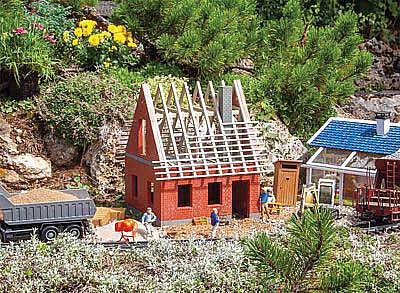 Pola 331083 G Scale Detached House Under Construction -- Kit - 12 x 11-3/16 x 13-3/16" 30.5 x 28.5 x 33.5cm