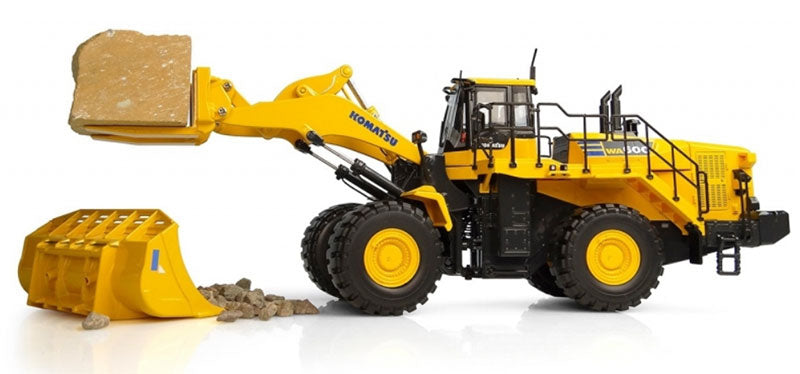 Universal Hobbies 8153 1/50 Scale Komatsu WA600-8 Stone Handler