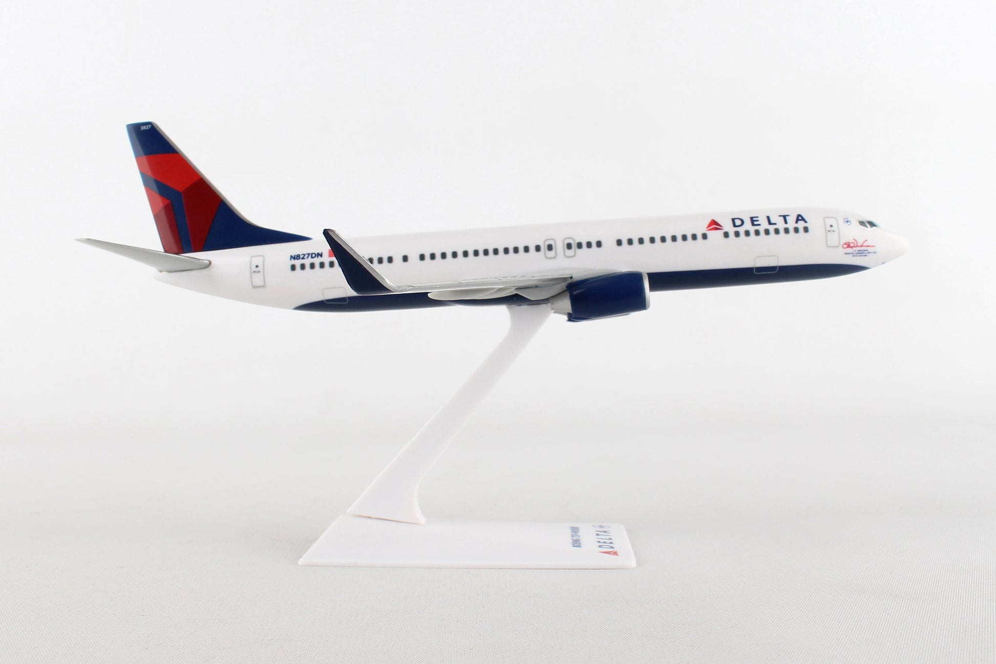 Flight Miniatures LP6521N B737-900 Delta 1/200 New Livery Ce Woolman