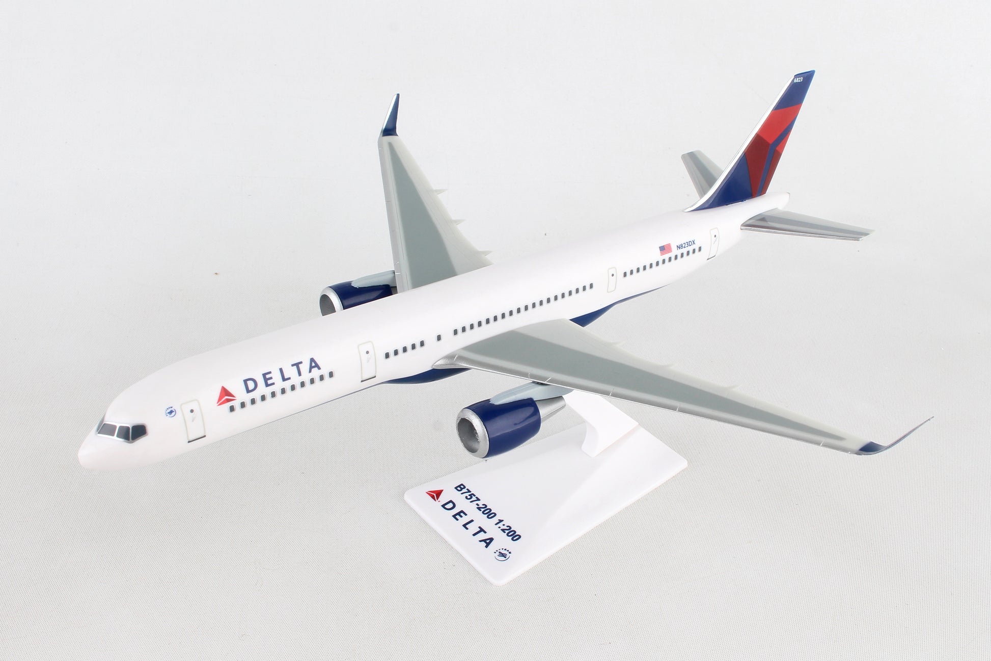 Flight Miniatures LP1821NC 757-200 Delta 1/200 New Livery