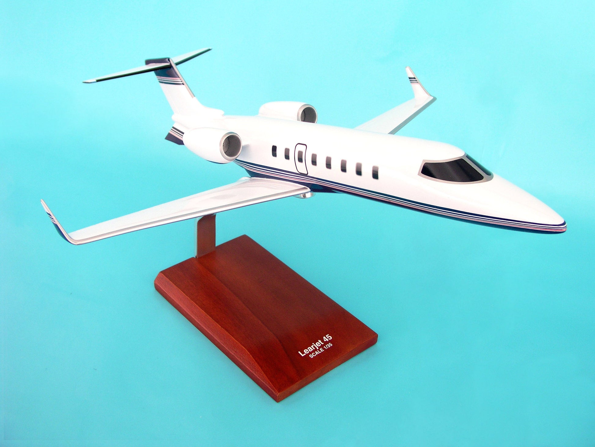 Executive Series H4235 Exec Ser Learjet 45 1/35 (Kl45Tr)