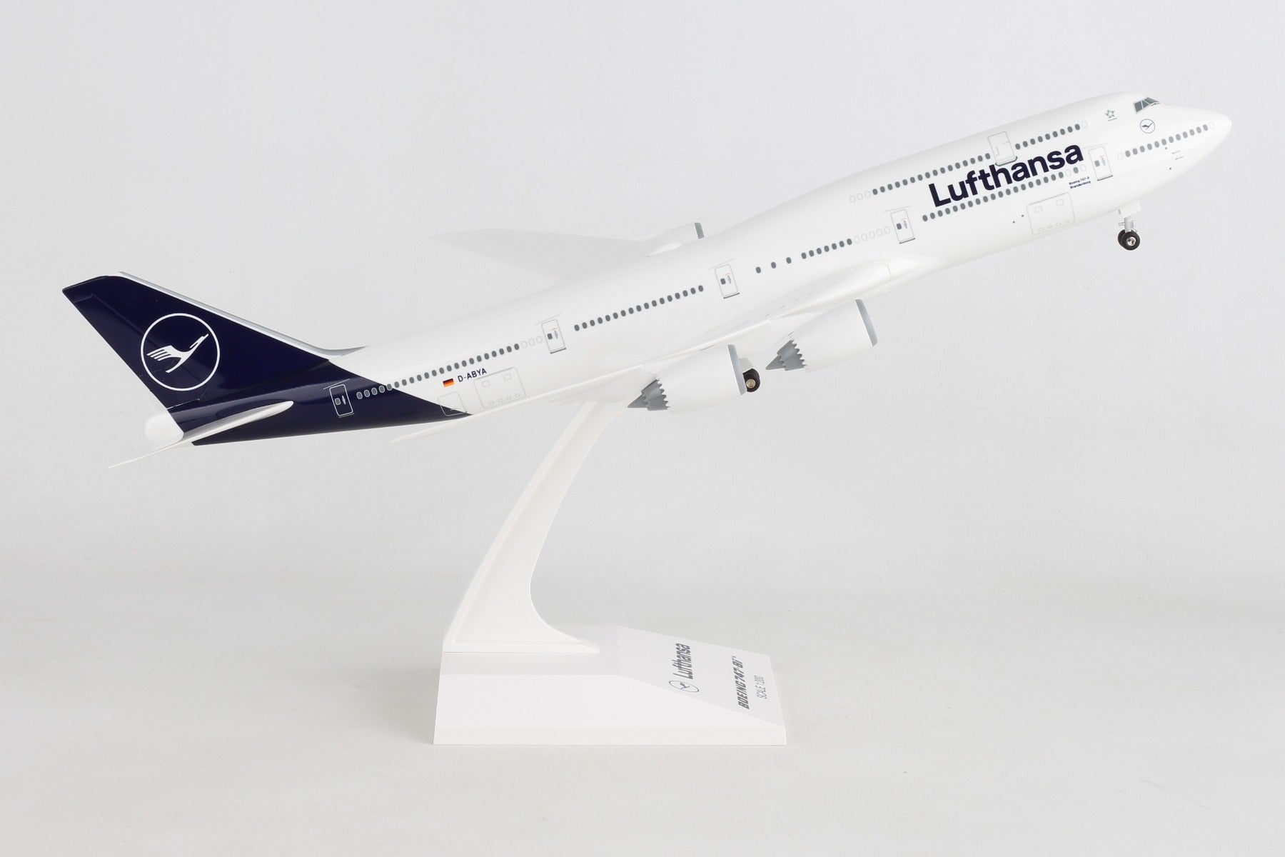 Skymarks SKR1040 Skymarks Lufthansa 747-8I 1/200 W/Gear New Livery
