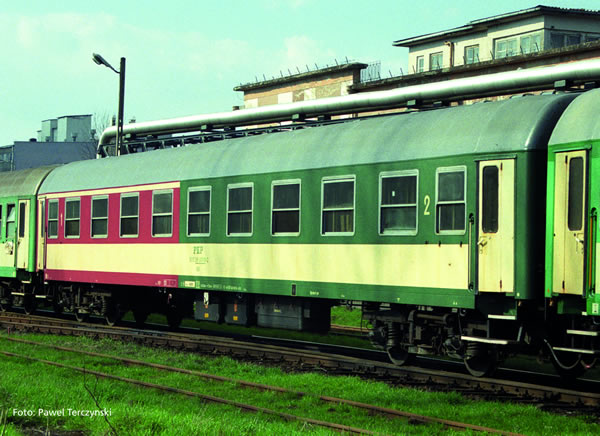 Piko 97617 HO Scale 1/87 Passenger Car 104A PKP V