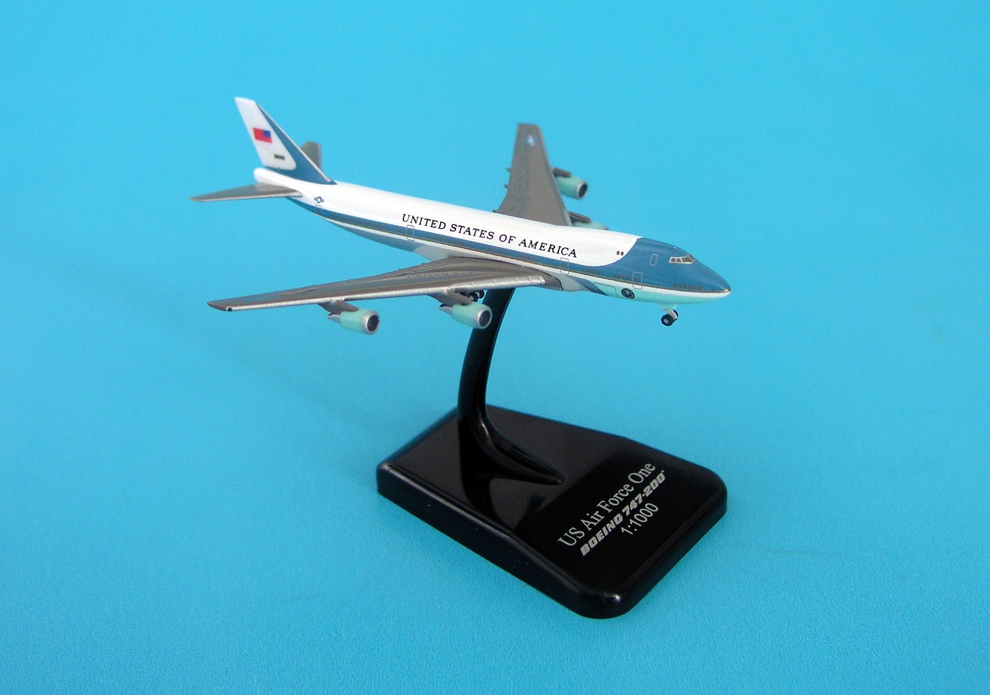 Hogan Wings 1/1000 HG8683G Hogan Air Force One Vc-25 1/1000 W/Stand & Gear