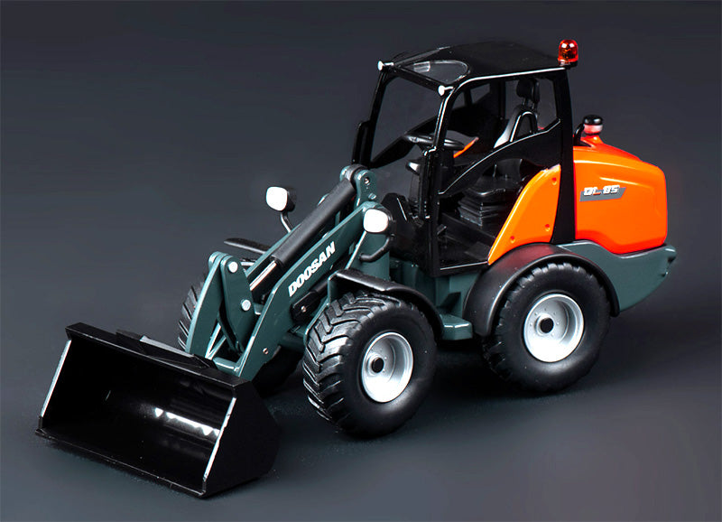 IMC 99-10103 1/32 Scale Doosan DL 85 Wheel Loader