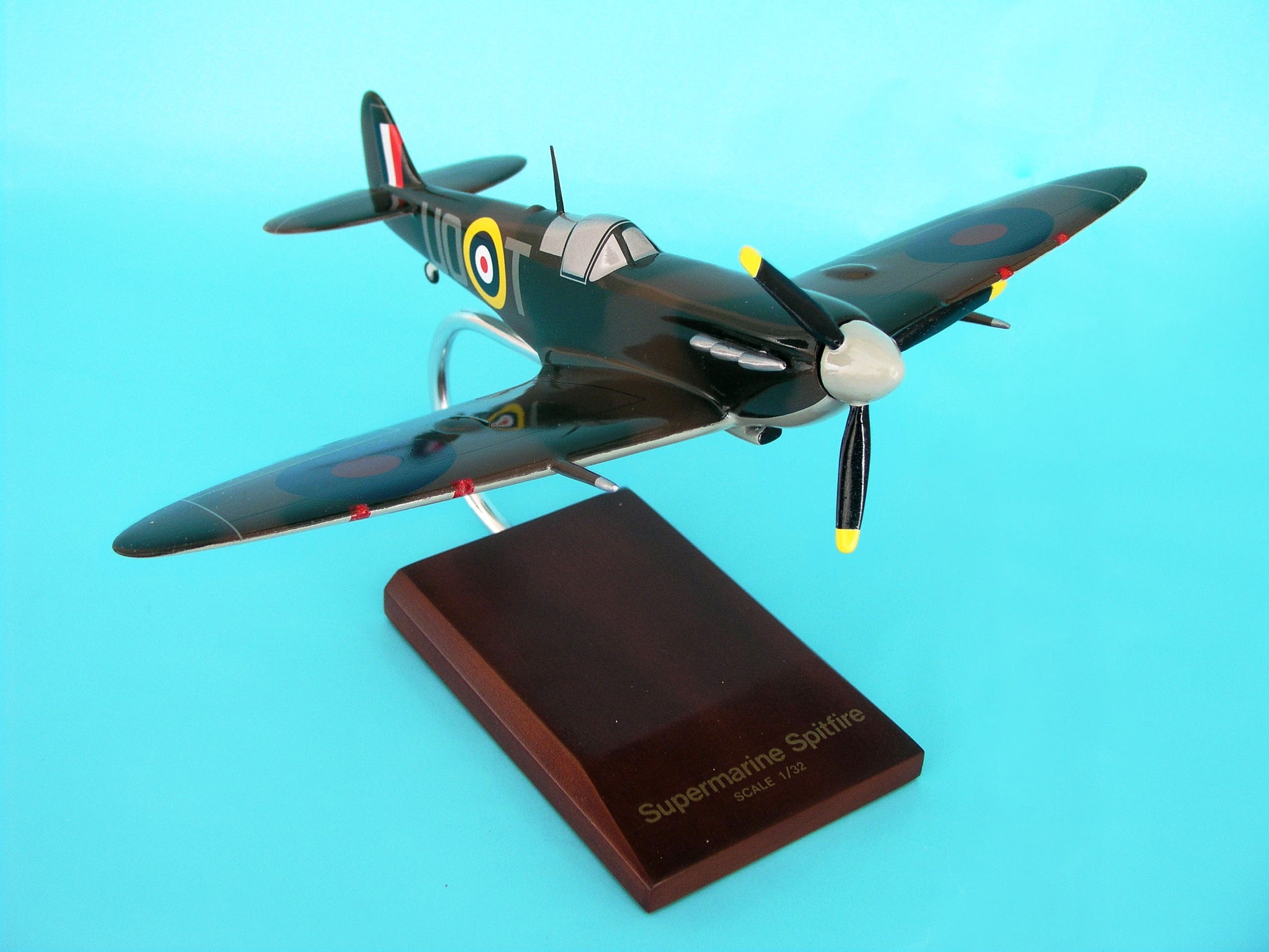 Executive Series F0832 Exec Ser Mkvb Spitfire V 1/32 (Fbs5T)