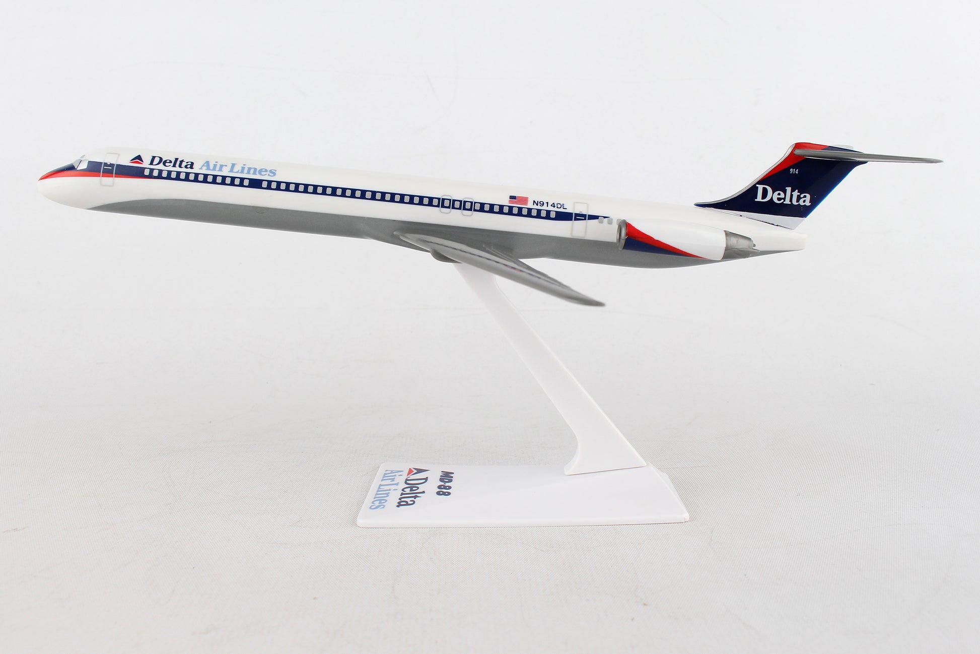 Flight Miniatures LP3021NC Md-88 Delta 1/200 New Livery