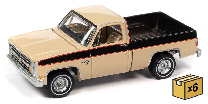 Auto World AWSP087-B-CASE 1/64 Scale 1985 Chevrolet Silverado