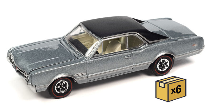 Auto World AWSP132-B-CASE 1/64 Scale 1966 Oldsmobile 442