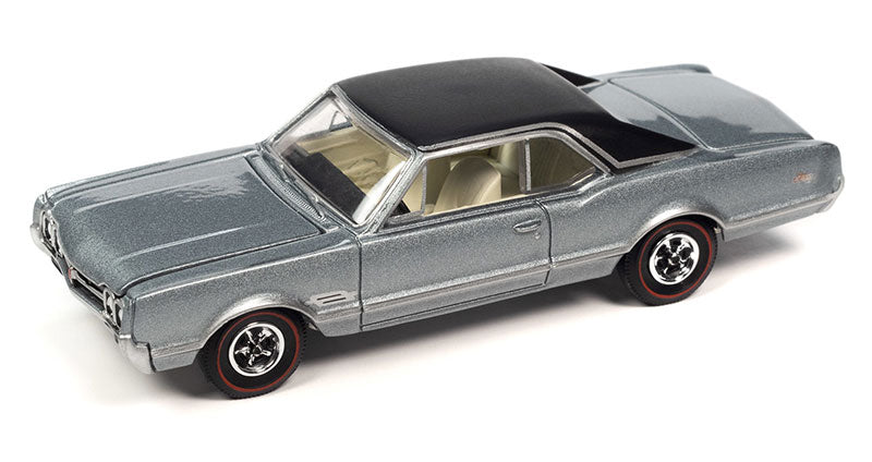 Auto World AWSP132-B 1/64 Scale 1966 Oldsmobile 442