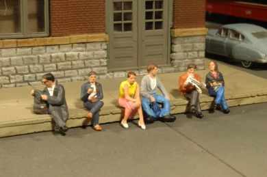 Bachmann 33111 HO Scenescapes Passengers Sitting (6)