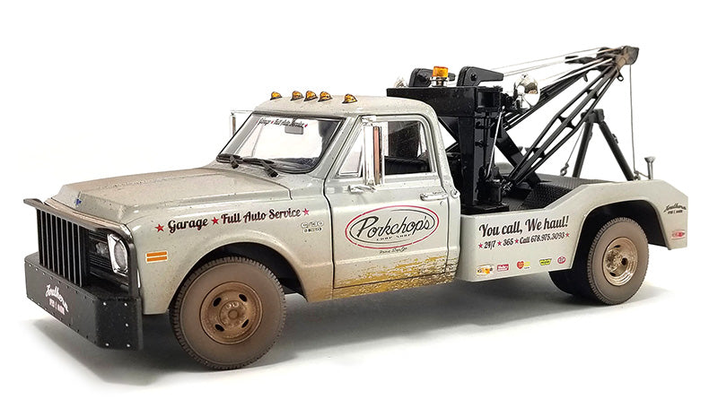 Acme GL-51539 1/18 Scale Porkchop's Chop Shop - 1969 Chevrolet C-30 Wrecker
