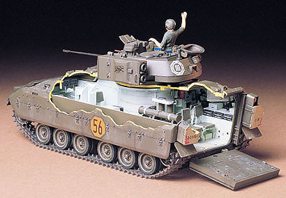 Tamiya 35132 1/35 US M2 Bradley Infantry Vehicle