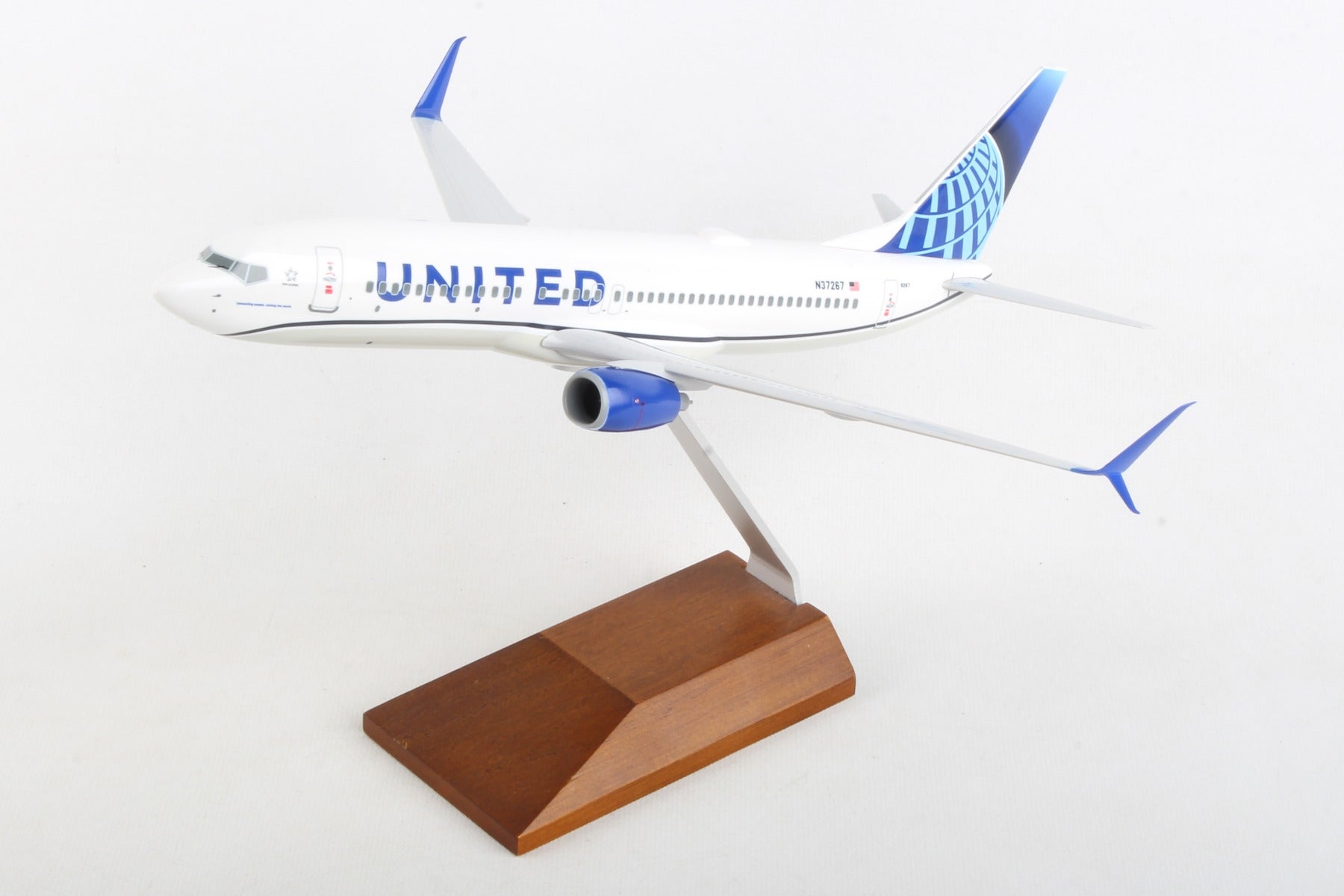 Skymarks SKR5166 Skymarks United 737-800 1/130 W/Wood Stand 2019 New Livery