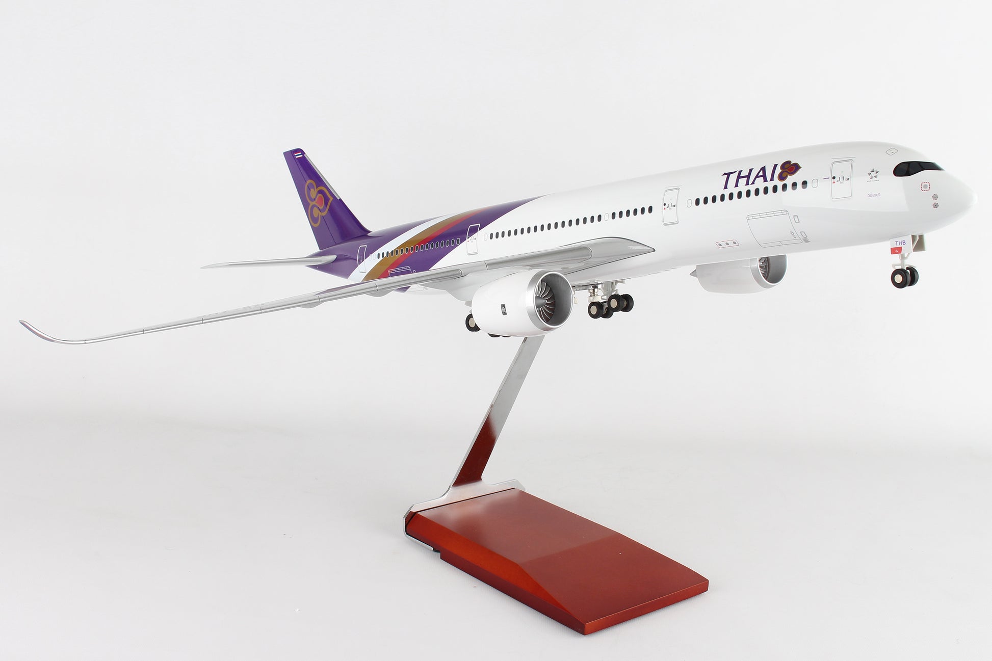 Skymarks Supreme SKR8802 Skymarks Thai A350-900 1/100 W/Wood Stand & Gear (**)