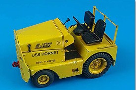 Aerobonus 320035 1/32 US GC340-4/SM340 Tow Tractor (Basic)