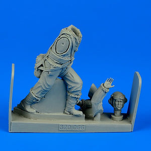 Aerobonus 320066 1/32 WWII RAF Fighter Pilot (Standing as pushing)