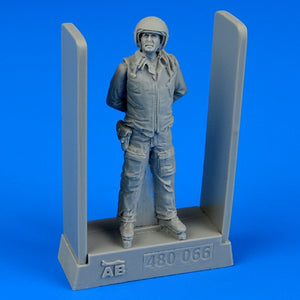 Aerobonus 480066 1/48 Soviet AF Fighter Pilot (Standing, arms behind)